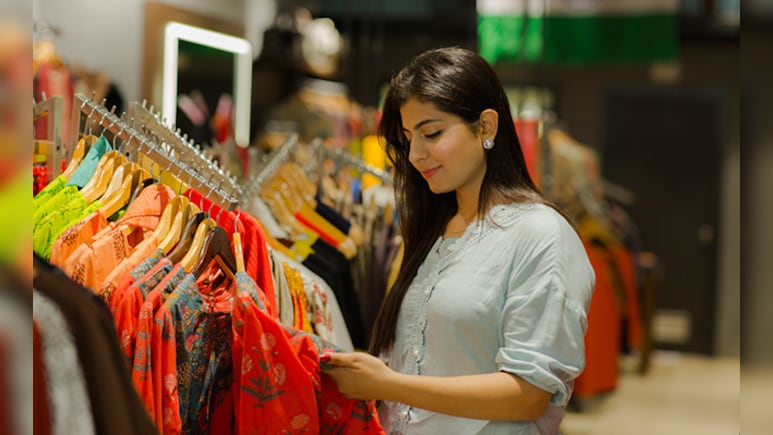 Best day to buy clothes: ज्योतिष के अनुसार नये कपड़े किस दिन खरीदने और किस दिन पहनने चाहिए?