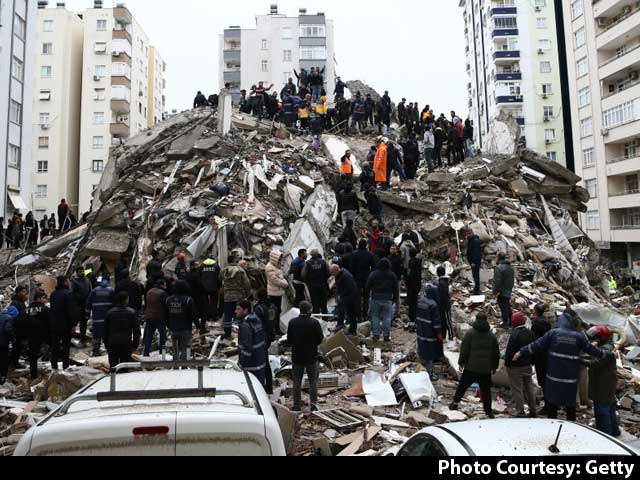 'सदी के सबसे ताकतवर' भूकंप ने तुर्की, सीरिया में ले डाली 1,400 की जान