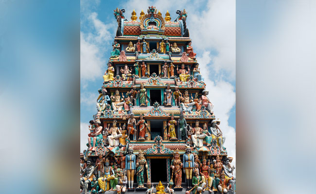 सिंगापुर में सबसे पुराने मंदिर के प्रतिष्ठापन में करीब 20 हजार लोग हुए शामिल