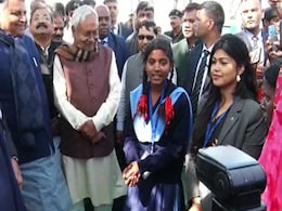 नीतीश कुमार के सामने छात्रा ने नशामुक्ति पर गाया ऐसा गाना, जिसे सुन सीएम गदगद हो गए, देखें वायरल वीडियो नीतीश कुमार के सामने छात्रा ने नशामुक्ति पर गाया ऐसा गाना, जिसे सुन सीएम गदगद हो गए, देखें वायरल वीडियो
