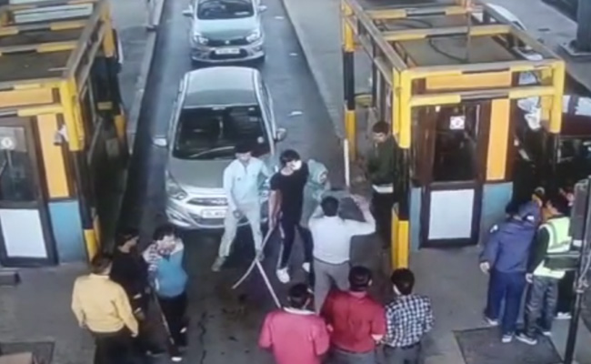 Video: Toll Plaza Worker Thrashed With Sticks After Asking For Payment