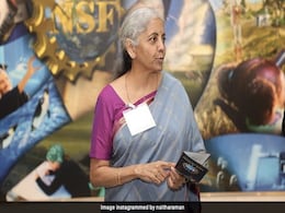 फाइनेंस मिनिस्टर निर्मला सीतारमण के पास है बेहतरीन साड़ी कलेक्शन, कांजीवरम से लेकर सिल्क Saree करती हैं कैरी फाइनेंस मिनिस्टर निर्मला सीतारमण के पास है बेहतरीन साड़ी कलेक्शन, कांजीवरम से लेकर सिल्क Saree करती हैं कैरी