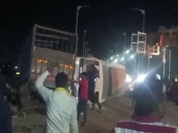 सतना में कोल समाज के सम्मेलन से लौट रहीं बसों को ट्रक ने मारी टक्कर, आठ की मौत सतना में कोल समाज के सम्मेलन से लौट रहीं बसों को ट्रक ने मारी टक्कर, आठ की मौत