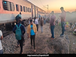 6 Coaches Of Godavari Express Derail In Telangana, No Injuries 6 Coaches Of Godavari Express Derail In Telangana, No Injuries