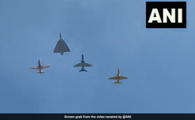 Watch: Air Force Chief Leads 'Gurukul' Formation In Grand Aero India Start