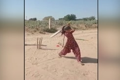 Rajasthan Girl's Batting Video Viral, Sachin Tendulkar Tweets Encouragement Rajasthan Girl's Batting Video Viral, Sachin Tendulkar Tweets Encouragement