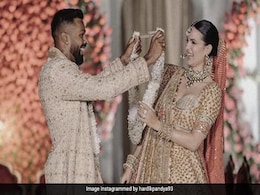 नताशा और हार्दिक ने हिंदू रीति-रिवाज से की शादी, लोग बोले- बेटा कभी नहीं पूछेगा पापा मैं आपकी शादी के वक्त कहां था नताशा और हार्दिक ने हिंदू रीति-रिवाज से की शादी, लोग बोले- बेटा कभी नहीं पूछेगा पापा मैं आपकी शादी के वक्त कहां था