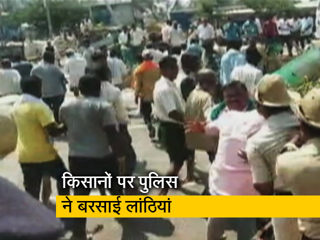 अंडरपास के लिए हाईवे जाम करने वाले किसानों पर पुलिस ने बरसाई लाठियां