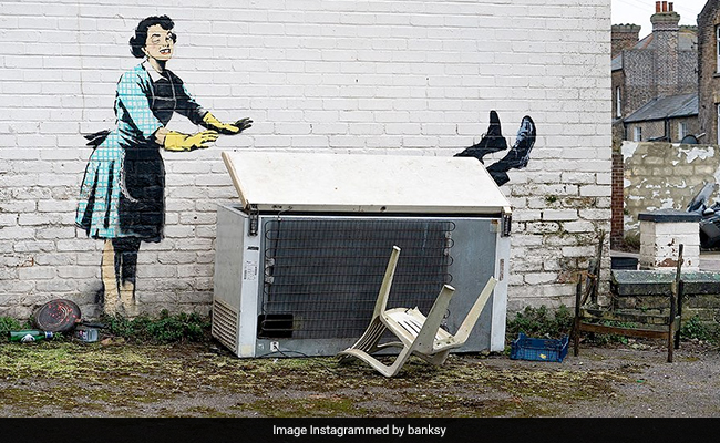 Banksy's Valentine's Day Artwork Removed Hours After Its Reveal