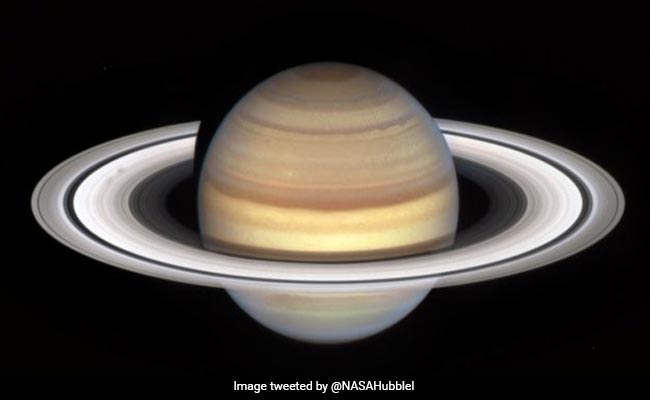 NASA's Hubble Captures Start Of A New "Spoke" Season Of Saturn