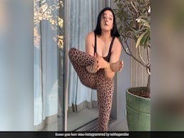 फैंस को योग सिखा रही थीं 'अनीता भाभी' तभी बिगड़ गया बैलेंस, फैंस बोले- सावधान रहिए सतर्क रहिए फैंस को योग सिखा रही थीं 'अनीता भाभी' तभी बिगड़ गया बैलेंस, फैंस बोले- सावधान रहिए सतर्क रहिए