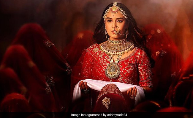 This Actress Recreated Deepika Padukone's "<i>Padmaavat</i>" Look. Verdict?