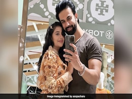 Charu Asopa:'कभी तलाक कभी पैच अप' चारु असोपा की पति राजीव सेन संग बर्थडे तस्वीरें देख भड़के फैंस, कपल से कही ये बात Charu Asopa:'कभी तलाक कभी पैच अप' चारु असोपा की पति राजीव सेन संग बर्थडे तस्वीरें देख भड़के फैंस, कपल से कही ये बात