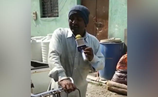 कचरेवाले ने प्यारी आवाज़ में गाया तेरे नाम फिल्म का गाना, सतीश कौशिक ने कहा- बहुत सुंदर!