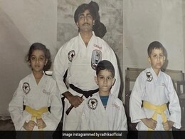 तस्वीर में खड़ी इस बच्ची को कहा जाता है ओटीटी क्वीन, अब तक कर चुकी हैं कई ग्लैमरस रोल्स, क्या आपने पहचाना ? तस्वीर में खड़ी इस बच्ची को कहा जाता है ओटीटी क्वीन, अब तक कर चुकी हैं कई ग्लैमरस रोल्स, क्या आपने पहचाना ?