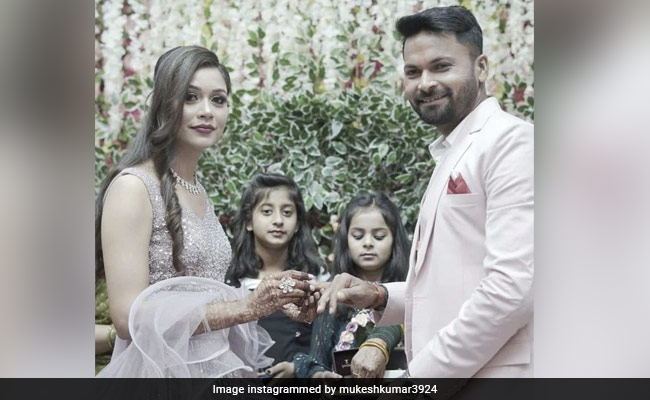 Bihar की लड़की से भारतीय गेंदबाज मुकेश कुमार ने की सगाई, देखें Photos