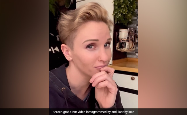 Woman Forgets Priceless Artwork On A Flight, Then A Stranger Came To Her Rescue