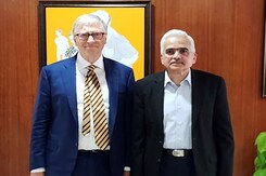 India Gives Hope For The Future: Bill Gates After Meeting RBI Governor Shaktikanta Das India Gives Hope For The Future: Bill Gates After Meeting RBI Governor Shaktikanta Das