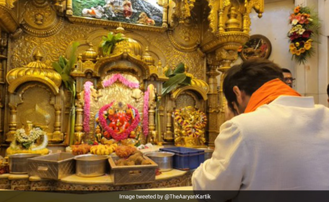 Kartik Aaryan Shares Pic From Siddhivinayak Temple Visit
