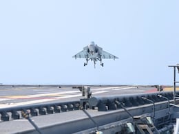 "Dot In The Ocean": How Navy Pilots Land Fighter Jets On Aircraft Carriers