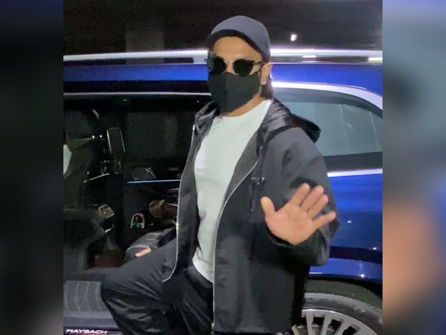 Ranveer Singh's Airport OOTD Is Black