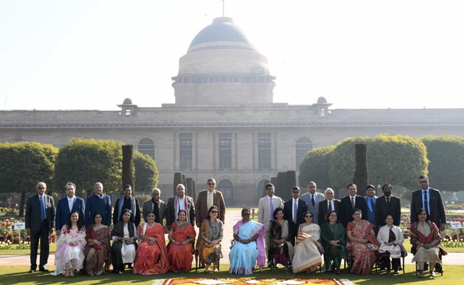 Chief Justice, Supreme Court Judges Visit Amrit Udyan At President's Invite