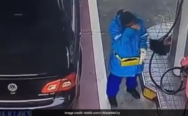 Watch: Mercedes Owner Throws Cash On The Ground At Petrol Station, Female Attendant Breaks Down