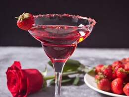7 Romantic Cocktails To Celebrate Valentine's Day With Your Loved One