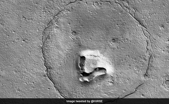 मंगल ग्रह पर दिखा भालू का चेहरा, हैरान होकर लोगों ने कहा- NASA  हमसे बहुत कुछ छिपा रहा है