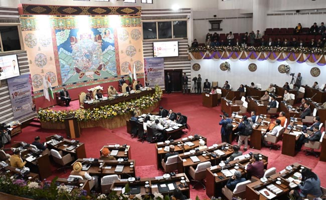 ‘साइबर बुलिंग’ युवाओं को प्रभावित कर रही, कानून के जरिए इससे लड़ने की जरूरत : लोकसभा अध्यक्ष ओम बिरला