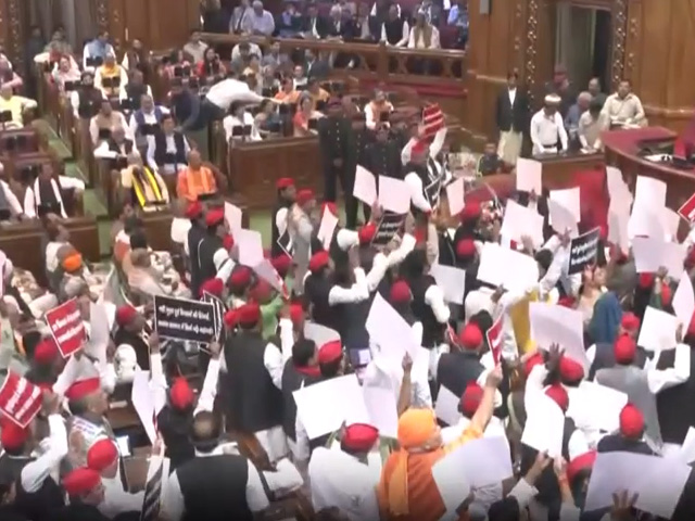 उत्तर प्रदेश विधानसभा में विपक्षी विधायकों ने लगाए 'राज्‍यपाल गो बैक' के नारे