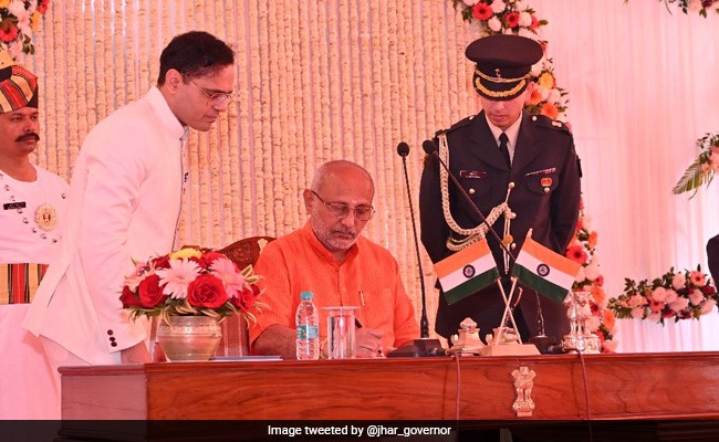 सभी के सहयोग से झारखंड के विकास के लिए काम करेंगे : राज्यपाल सीपी राधाकृष्णन सभी के सहयोग से झारखंड के विकास के लिए काम करेंगे : राज्यपाल सीपी राधाकृष्णन