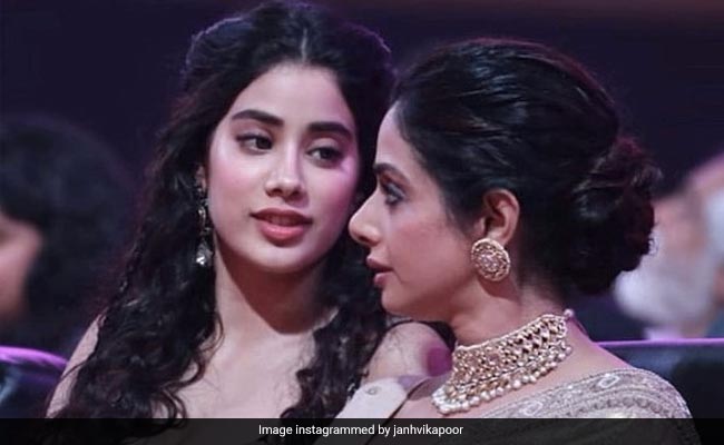 On Sridevi's Death Anniversary, Janhvi Kapoor Writes: "Still Look For You Everywhere"