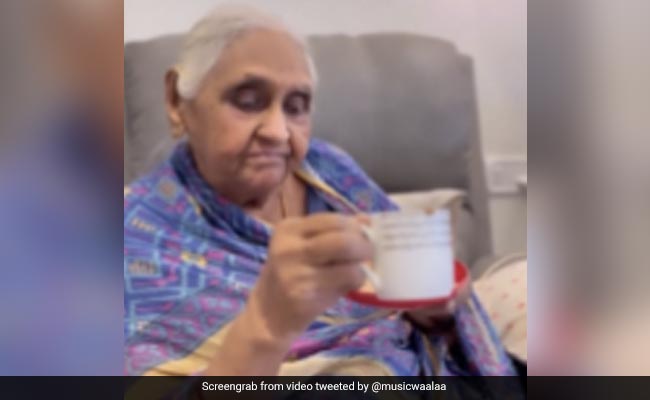 Shah Rukh Khan Replies In Kind To Fan's Tweet On Him Being Grandmom's "Forever Crush"