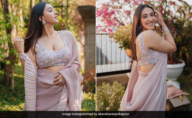In A Mauve Pleated <i>Saree</i>, Akansha Ranjan Kapoor Takes Home The Award Of Most Stylish Bridesmaid