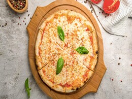 Pizza खाने के शौकीन हैं तो घर पर झटपट ऐसे बनाएं Sooji ब्रेड पिज्जा, उंगलियां चाटते रह जाएंगे खाने वाले... Pizza खाने के शौकीन हैं तो घर पर झटपट ऐसे बनाएं Sooji ब्रेड पिज्जा, उंगलियां चाटते रह जाएंगे खाने वाले...