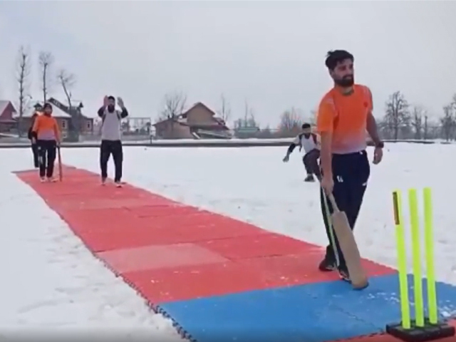 Snow Cricket Tournament In Pulwama
