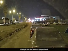 VIDEO: डैशकैम में कैद हुआ तुर्की में फिर आया भूकंप, बुरी तरह हिलने लगी कारें VIDEO: डैशकैम में कैद हुआ तुर्की में फिर आया भूकंप, बुरी तरह हिलने लगी कारें