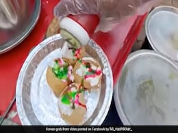 VIDEO: कभी खाया है 'आइसक्रीम और बर्फ वाला गोलगप्पा' ? देखकर यूजर्स कह रहे " इसे देखने से पहले मर क्यों नही गए!" VIDEO: कभी खाया है 'आइसक्रीम और बर्फ वाला गोलगप्पा' ? देखकर यूजर्स कह रहे " इसे देखने से पहले मर क्यों नही गए!"