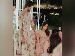 Mira Rajput And Shahid Kapoor In A Cute Moment From Sidharth-Kiara's Mehendi Mira Rajput And Shahid Kapoor In A Cute Moment From Sidharth-Kiara's Mehendi