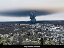 US Residents Near Toxic Train Derailment In Ohio Urged Not To Drink Water US Residents Near Toxic Train Derailment In Ohio Urged Not To Drink Water