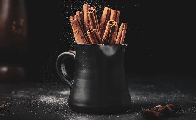 Cinnamon's natural anti-bacterial and anti-inflammatory properties can help to prevent hair loss