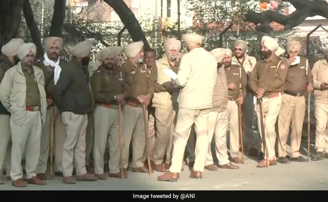Radical Leader's Supporters Break Into Amritsar Police Station