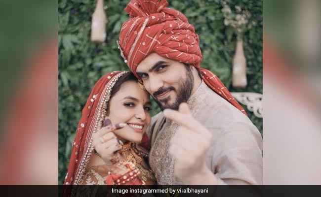 शाहरुख खान की फिल्म 'चक दे इंडिया' की 'कोमल' ने की शादी, सगाई की VIDEO में मस्ती करती दिखीं एक्ट्रेस चित्राशी रावत