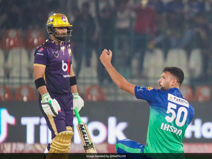 W, W, W, W, W, 20 साल के पाकिस्तानी गेंदबाज ने 150kmph की रफ्तार से गेंदबाजी कर  PSL में काटा गदर, फैन्स बोले- 'अगला शोएब अख्तर', देखें Video