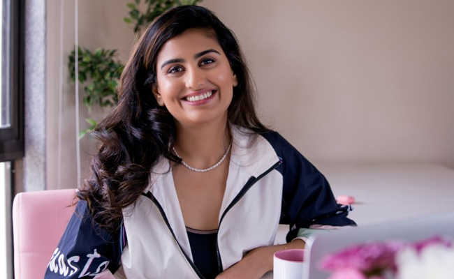 महिलाओं को आगे बढ़ने की प्रेरणा दे रही हैं कनुप्रिया मुंध्रा, फैशन के ज़रिए बना रही हैं पहचान