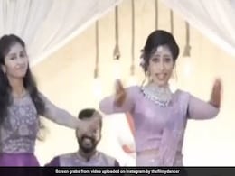 दुल्हन ने आलिया भट्ट के 'राधा' सॉन्ग पर कुछ इस तरह किया डांस, एकटक देखता रह गया दूल्हा- VIDEO दुल्हन ने आलिया भट्ट के 'राधा' सॉन्ग पर कुछ इस तरह किया डांस, एकटक देखता रह गया दूल्हा- VIDEO