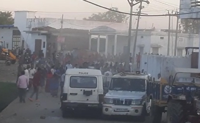 VIDEO : उज्‍जैन में अतिक्रमण हटाने पहुंची टीम, उमड़ पड़ा पूरा गांव, बरसाए पत्थर; पुलिसकर्मियों सहित 9 जख्मी