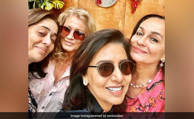 Soni Razdan's Fam-Jam With Neetu Kapoor, Nitasha Nanda And Others