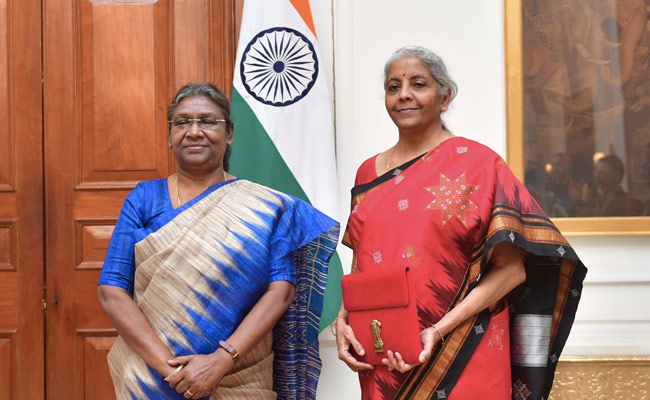 महिला राष्ट्रपति द्रौपदी मुर्मू, महिला वित्त मंत्री निर्मला सीतारमण...आजादी के बाद पहला ऐसा मौका